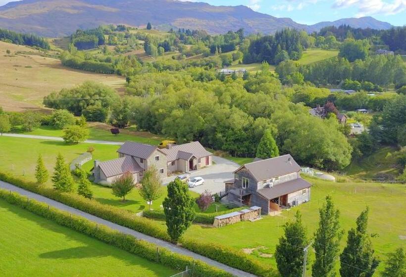 Апартаменты 1 Спальня, Three Thirty B & B