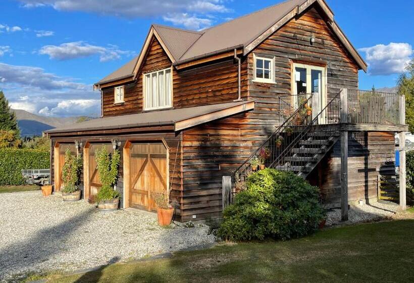 Апартаменты 1 Спальня, Three Thirty B & B