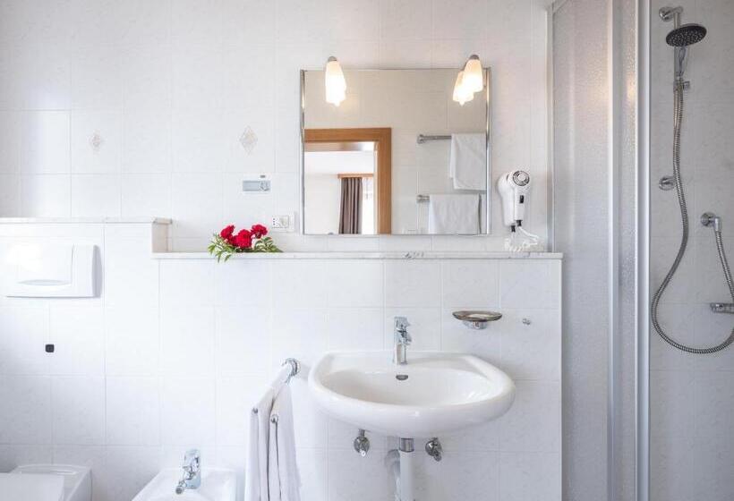 اتاق استاندارد سه نفره, B&b Martha