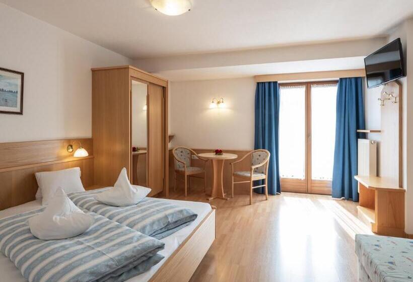 اتاق استاندارد سه نفره, B&b Martha