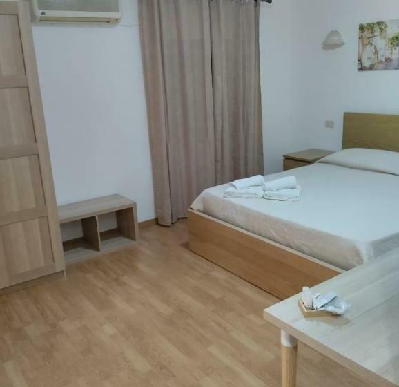 اتاق استاندارد سه تخته با چشم‌انداز استخر, B&b Troisi