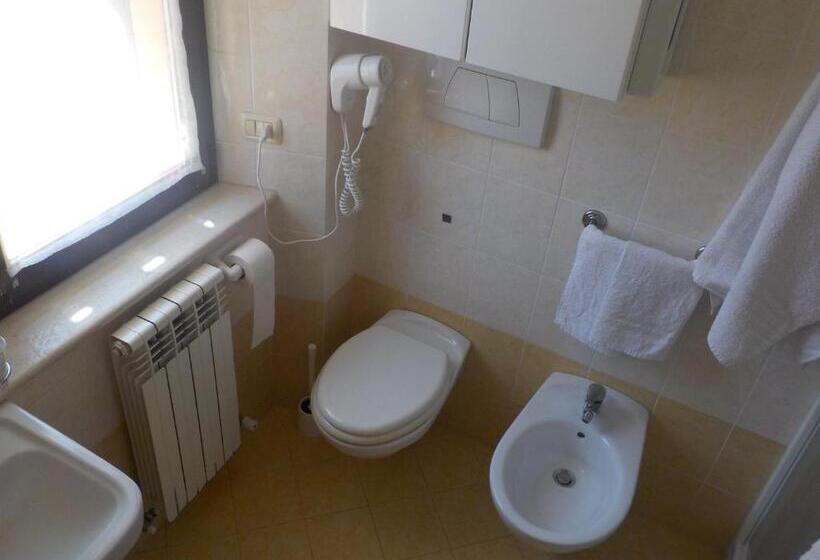 اتاق استاندارد چهار تخته, Conero Camere