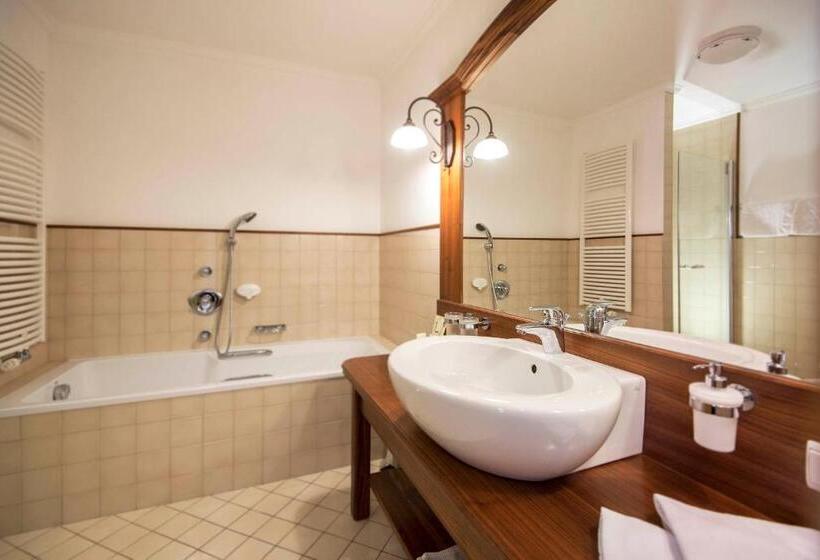 Полулюкс Одноместный с Террасой, Charmehotel Uhrerhof   Deur