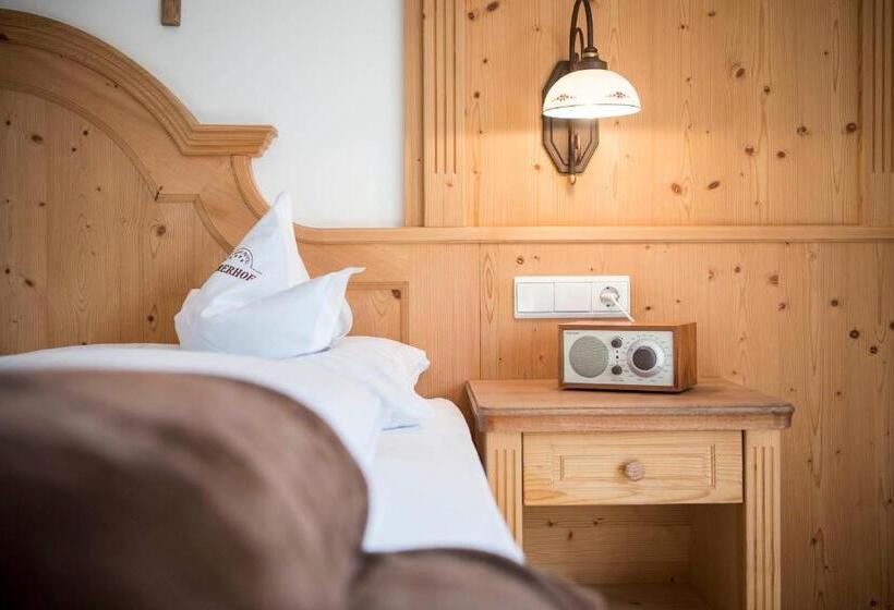 Номер Стандарт с Террасой, Charmehotel Uhrerhof   Deur