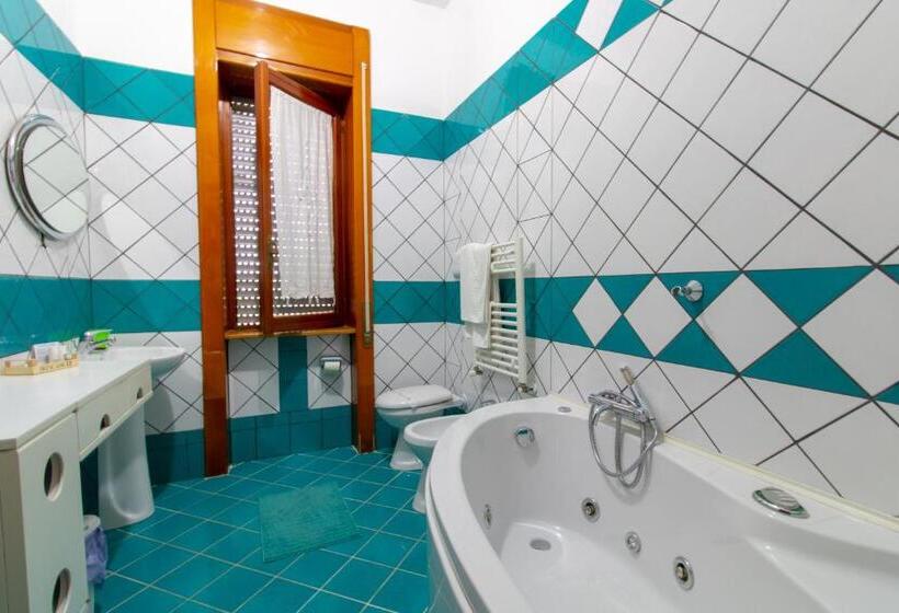 Четырехместный Номер Стандарт с Балконом, Villa Nicodemo