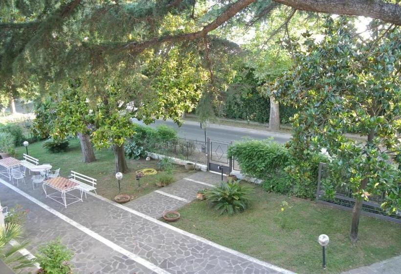 Четырехместный Номер Стандарт с Балконом, Villa Nicodemo