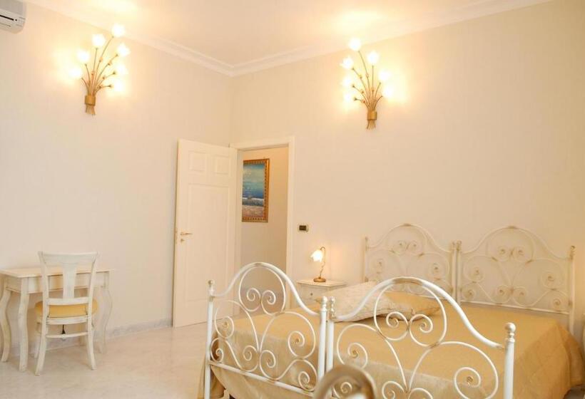 اتاق استاندارد سه نفره, Villa Caramia
