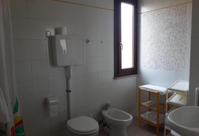 Номер Стандарт Вид на Озеро, Albergo Trattoria Fioravante