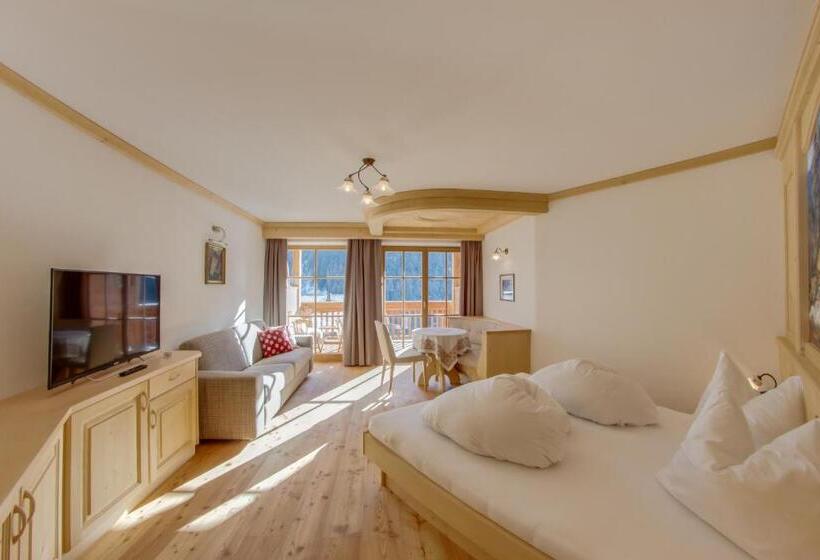اتاق استاندارد با بالکن, Dorfhotel Beludei