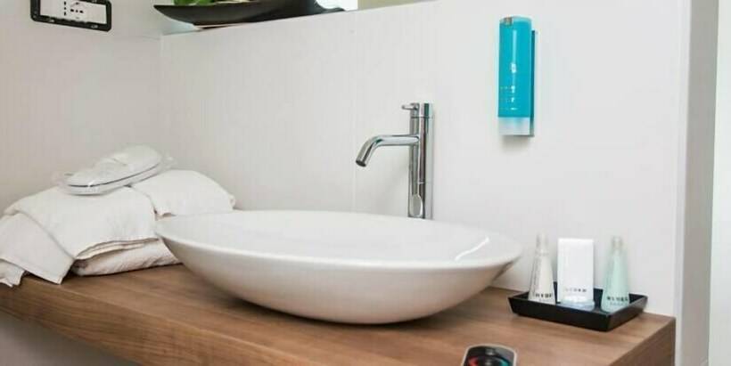 اتاق استاندارد یک نفره, Street Hotel Comacchio