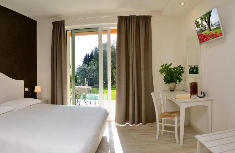 스탠다드 룸 호수 전망, Relais Colle San Giorgio