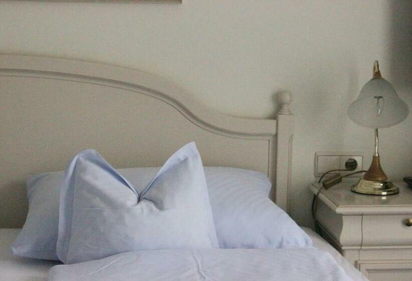 اتاق استاندارد یک تخته با بالکن, Boutique Hotel Ballguthof Am Golfplatz