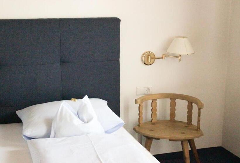 سوئیت جونیور با چشم‌انداز باغ, Boutique Hotel Ballguthof Am Golfplatz