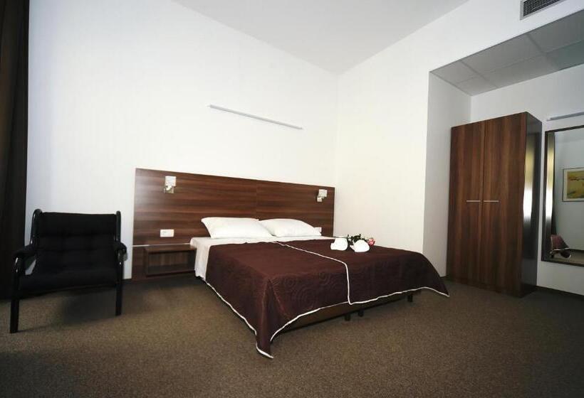 标准三人间, Riva Rooms