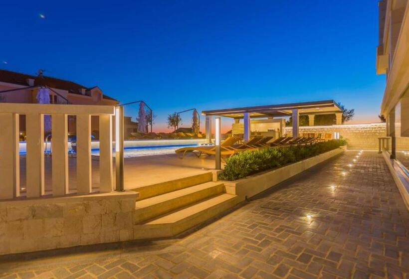 Апартаменты 2 Спальни Вид на Море, Luxury Aparthotel