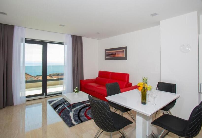 Апартаменты 3 Спальни Вид на Море, Luxury Aparthotel
