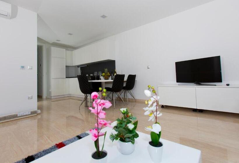 Апартаменты 2 Спальни с Террасой, Luxury Aparthotel