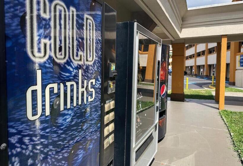 스탠다드 룸 킹사이즈 침대, Super 8 By Wyndham Westend Alexandria,va Washington Dc Area