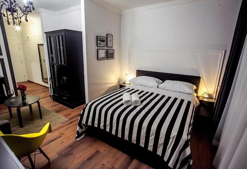 اتاق لوکس با بالکن, Regal Residence B&b