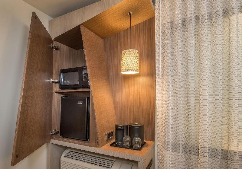 Standard-huone King-vuode, Courtyard By Marriott Houston Intercontinental Airport