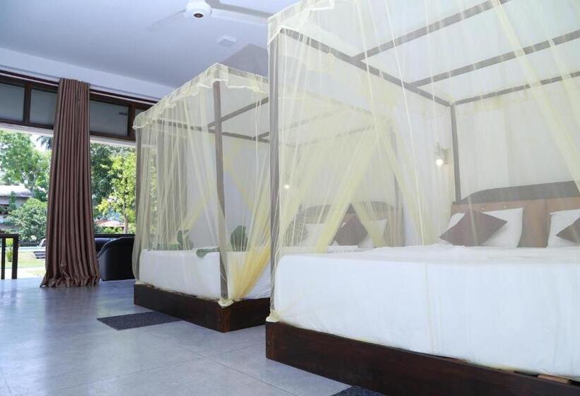 Семейный Номер, The Grand Yala