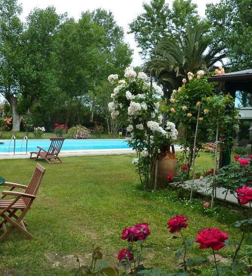 Люкс Вид на Сад, Villa Mirella Beach