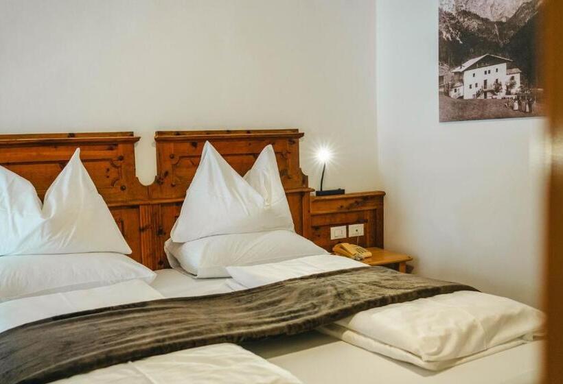 Трехместный Номер Стандарт с Балконом, Dolomitenhotel Weisslahnbad