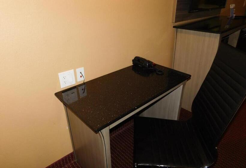מיטת קינג בסוויטה, Regency Inn & Suites Beaumont