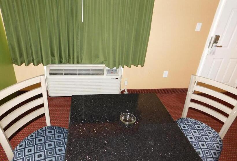 מיטת קינג בסוויטה, Regency Inn & Suites Beaumont