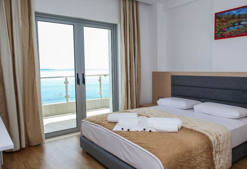 オーシャンビュースタンダードルームバルコニー付き, Saranda Palace