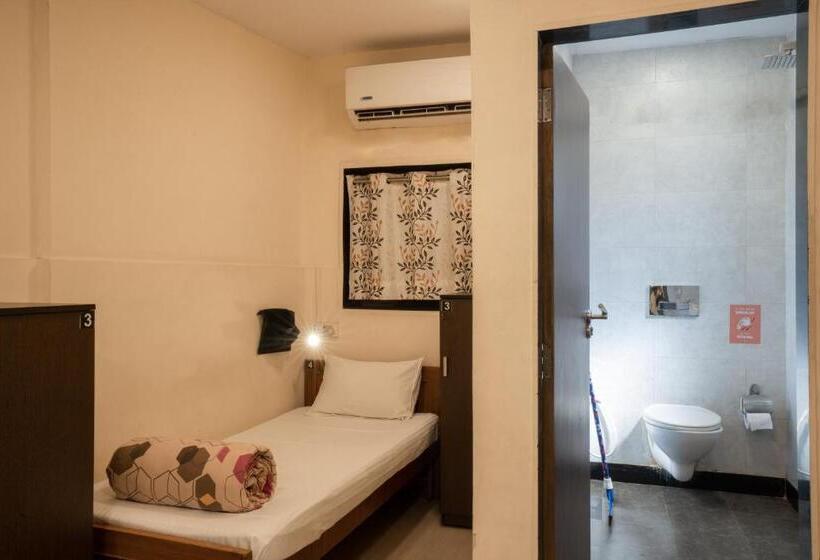 Кровать в Общей Комнате, Zostel Mumbai