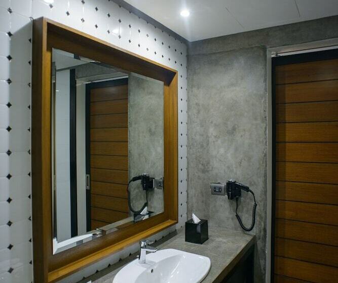 اتاق پرمیوم, Double M