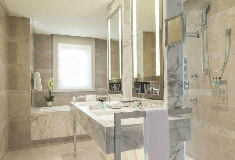 اتاق لوکس با تخت بزرگ, Four Seasons Hotel Tunis