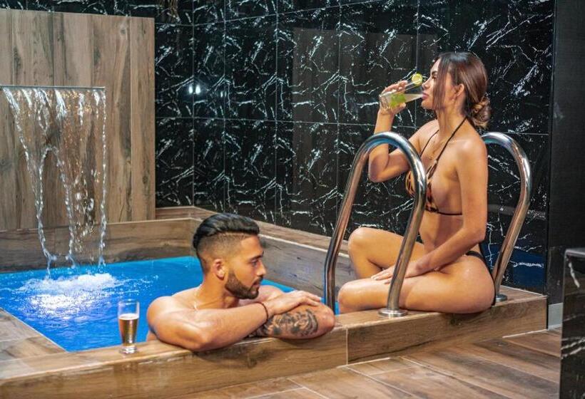 Люкс с Бассейном, Orei Private Suites Adult Only