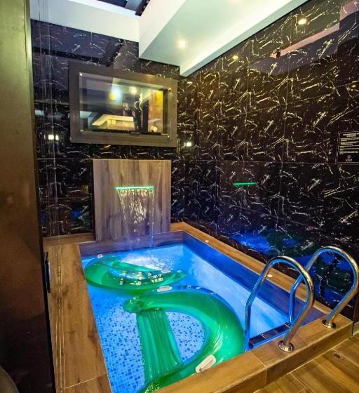 Люкс с Бассейном, Orei Private Suites Adult Only