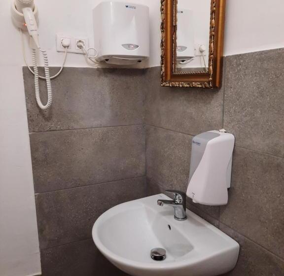 Номер Стандарт Индивидуальный, Lima Hostel Győr
