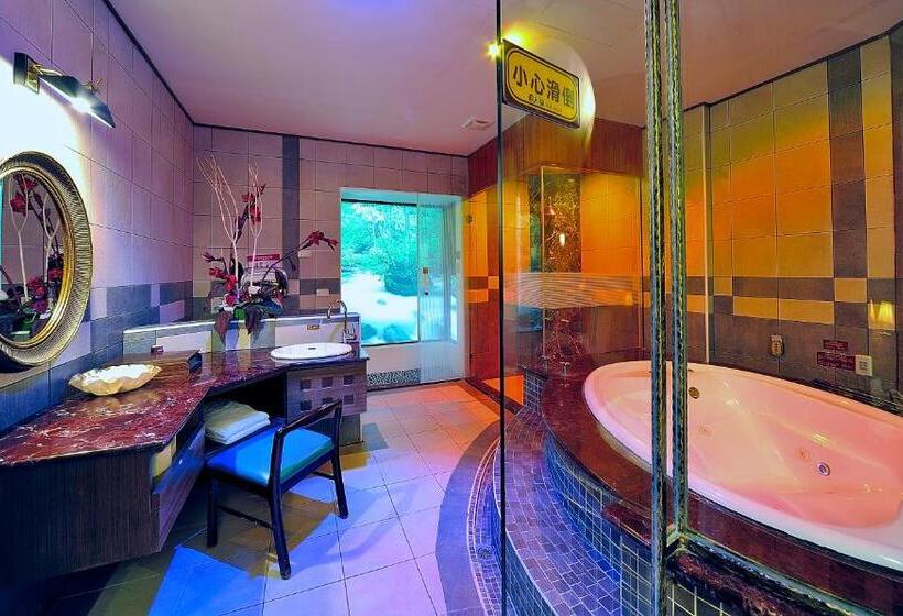 اتاق لوکس, Hakodate Motel