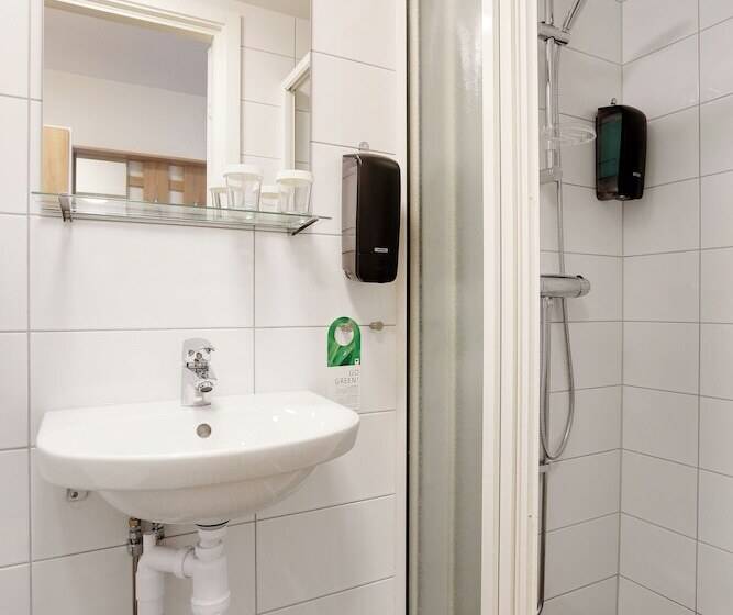 Quarto Familiar, Almnas Park