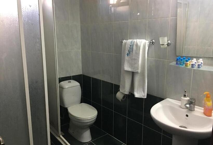 اتاق استاندارد چهارنفره با چشم‌انداز باغ, Asus Palmiye Otel