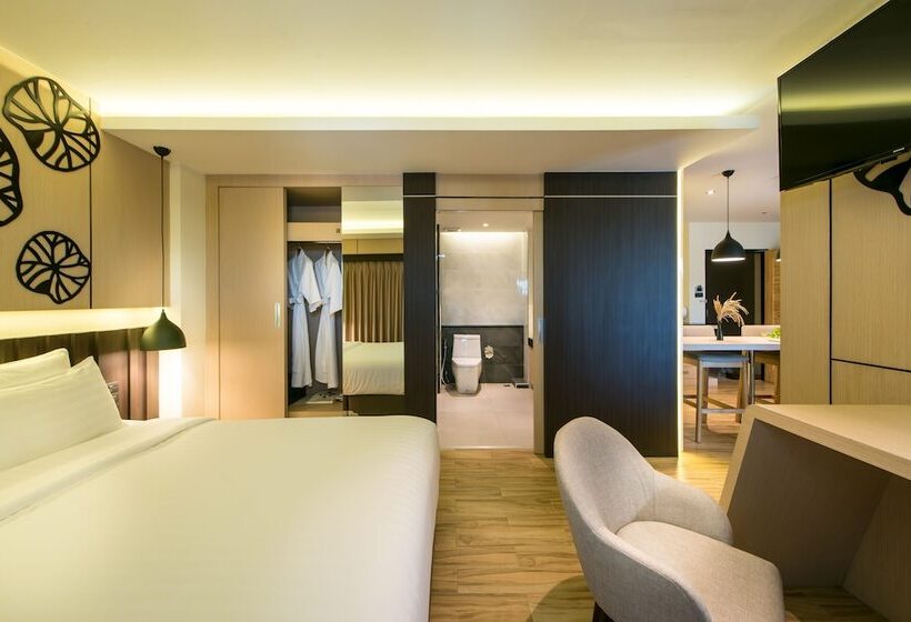 Люкс, Nadee 10 Resort &