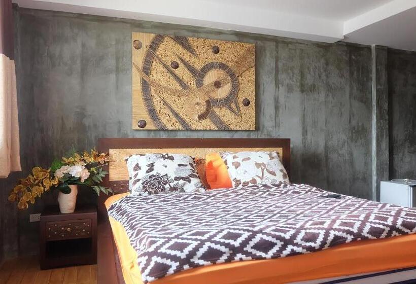 Номер Deluxe с Балконом, Iris Hostel