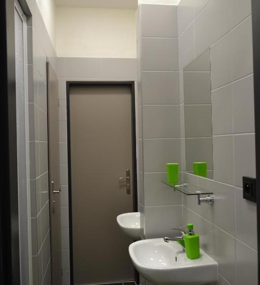 اتاق استاندارد چهار تخته, Sporthotel Zimní Stadion Benešov