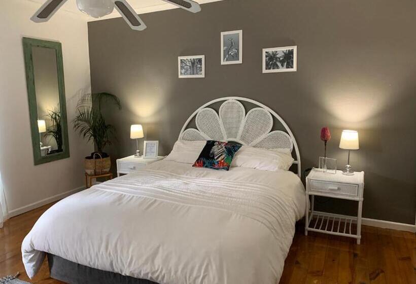 اتاق راحتی, The Little Hideaway Guesthouse