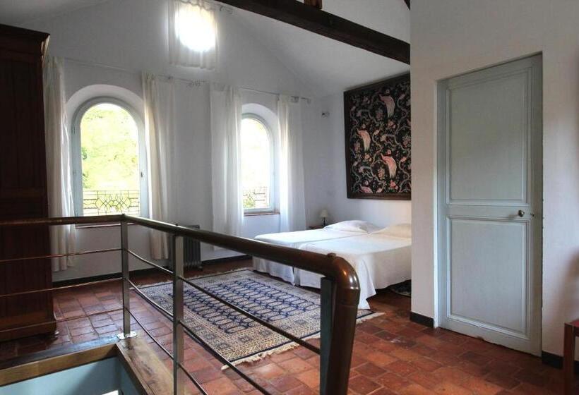 Апартаменты 2 Спальни с Террасой, Château D Island Vézelay