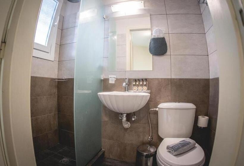 Quarto Estandar, Filoxenia