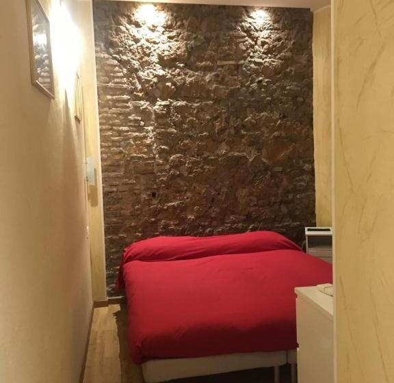 اتاق اکونومی, B&b In Piazza