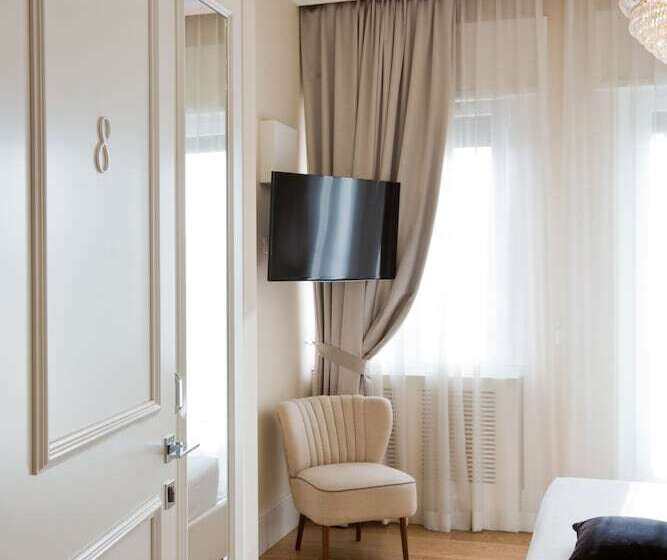 اتاق لوکس با چشم‌انداز شهر, Suite Milano Duomo