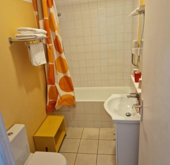 Семейный Номер, Hôtel Du Commerce