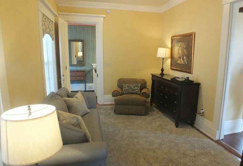 Люкс Повышенной Комфортности, The Pepin Mansion B&b On Mansion Row   10 Min To Start Of The Bourbon Trail