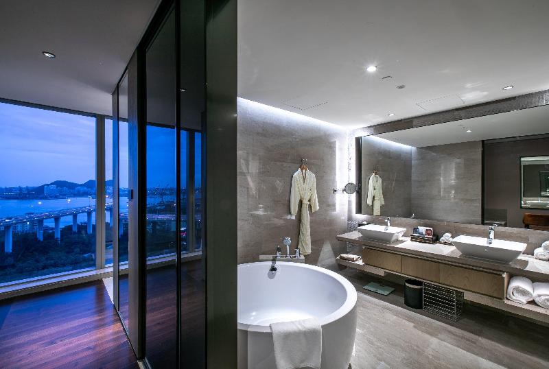 带观景的标准间, Hualuxe Xiamen Haicang Habour View   An Ihg